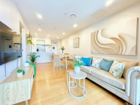 Refreshing Central 2 Bedrooms on Queen St Living